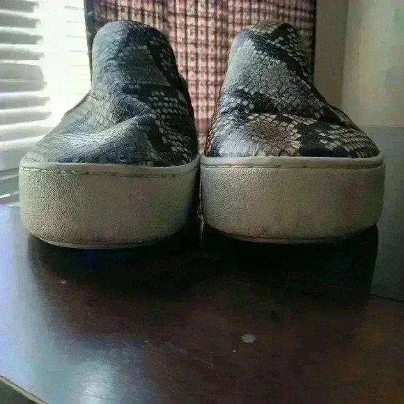 Michael Kors Slip on Sneakers snake print size 9 - Picture 10 of 16